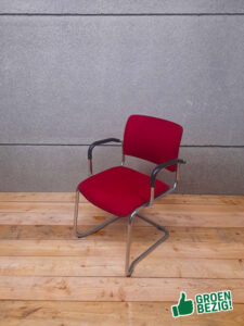 Sledestoel Komo met armleggers, €69,-