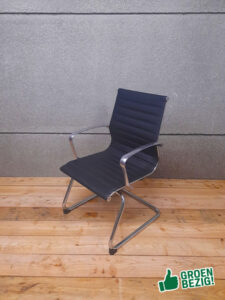 Vergaderstoel, zwart kunstleder €199,-